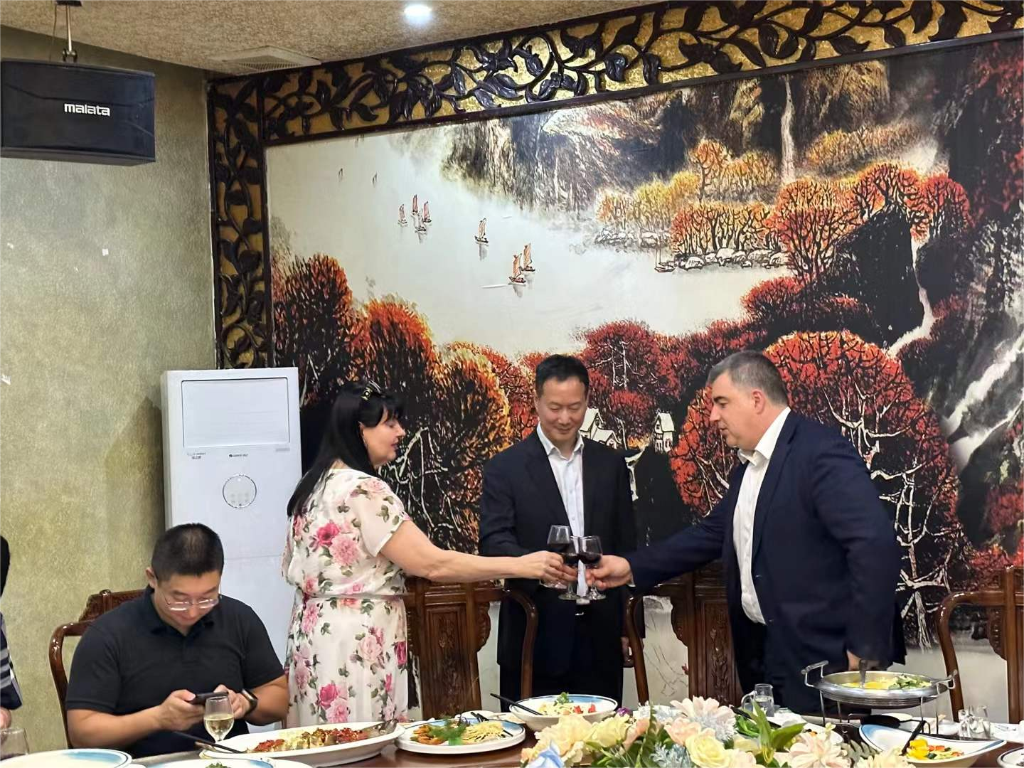 诺奖得主到访 共绘石墨烯技术蓝图