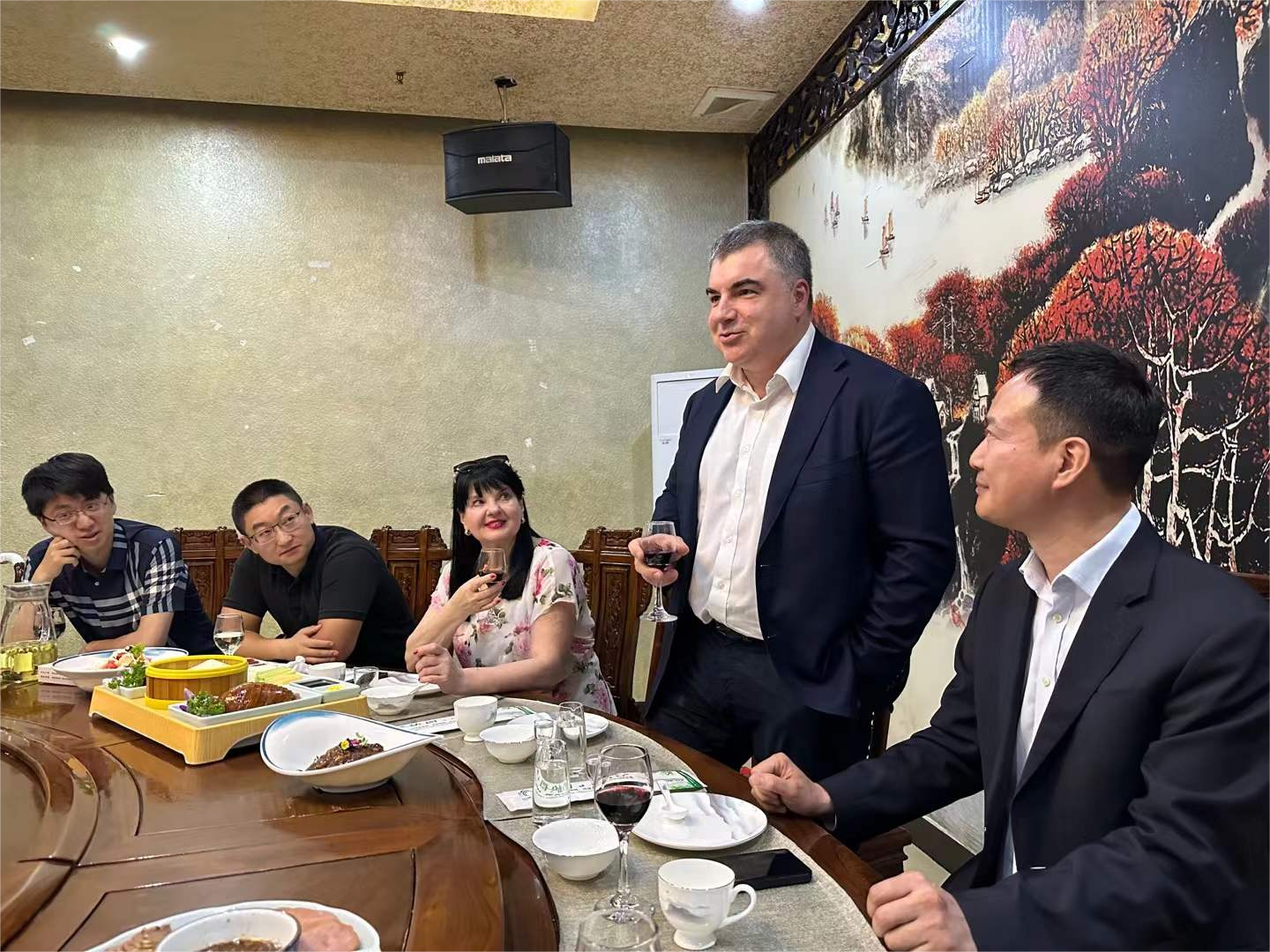 诺奖得主到访 共绘石墨烯技术蓝图