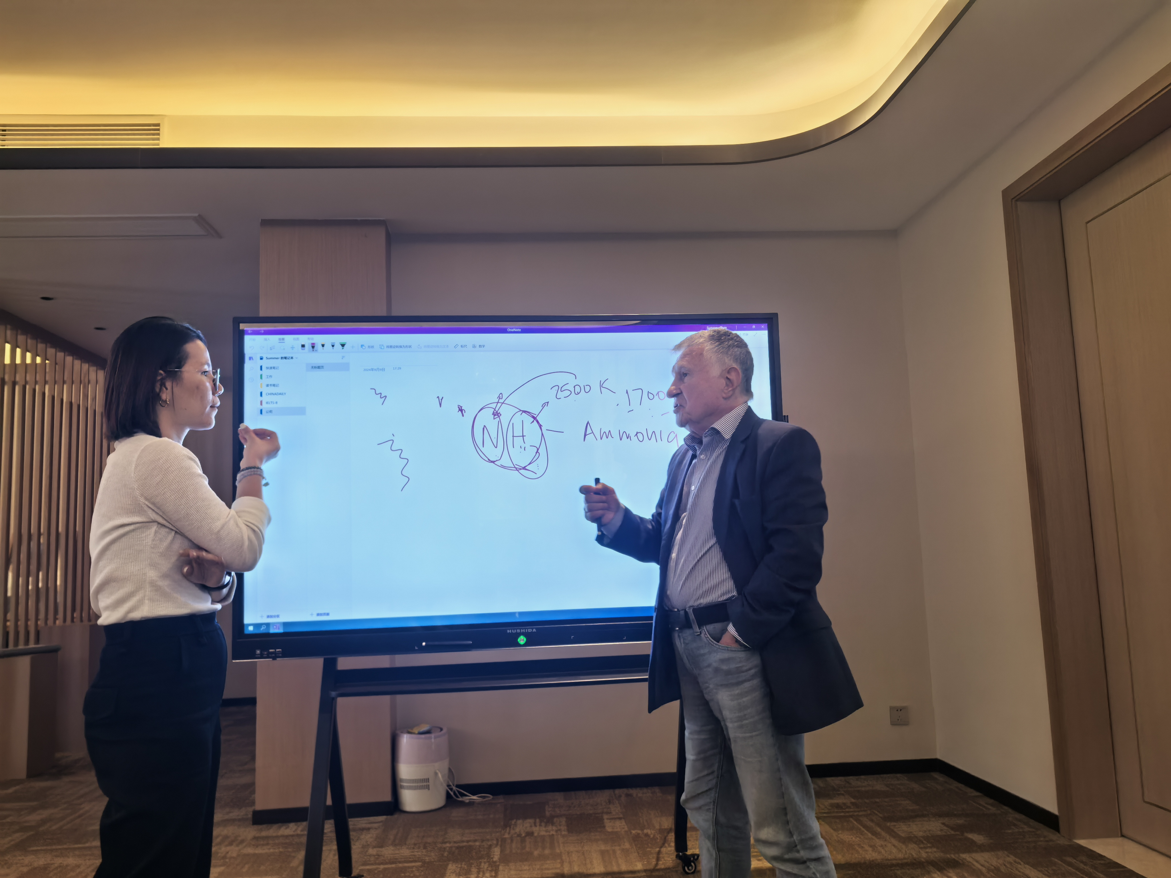 阿里图兰教授加盟上能锅炉 共促绿色能源发展